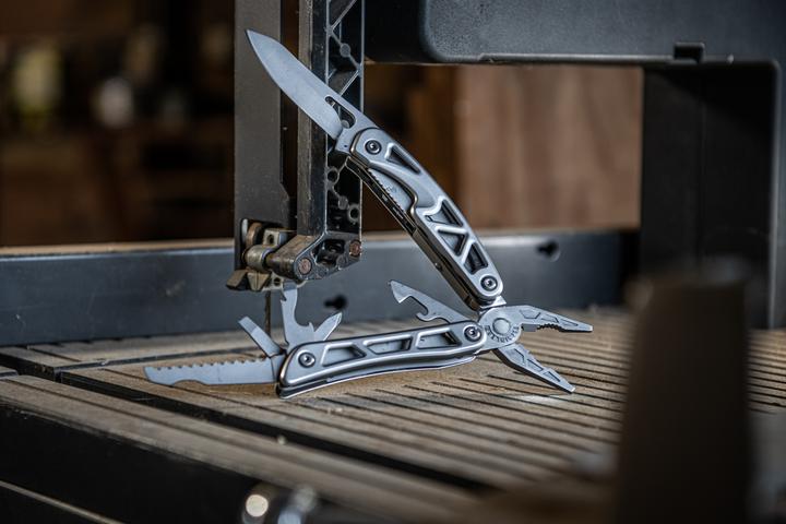 Actual product image Coast LED150 2 LED Pro pocket knife & multi-tool (11 Functions)