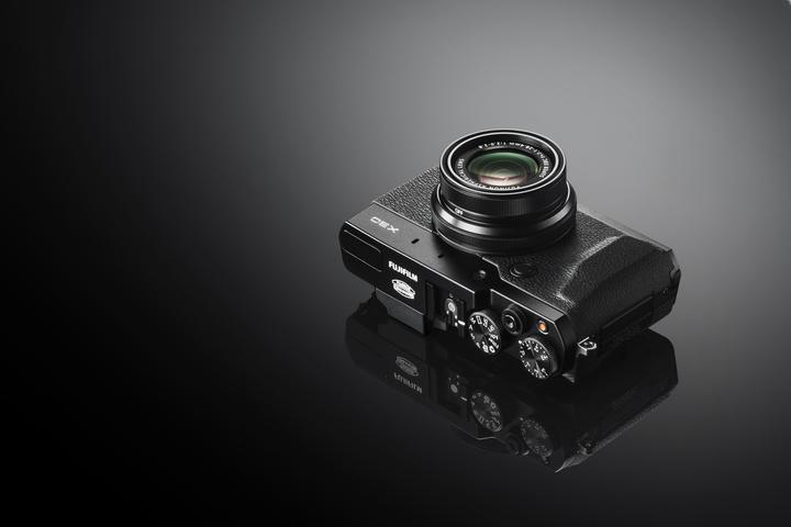 Produktbild Fujifilm X30 (2/3")