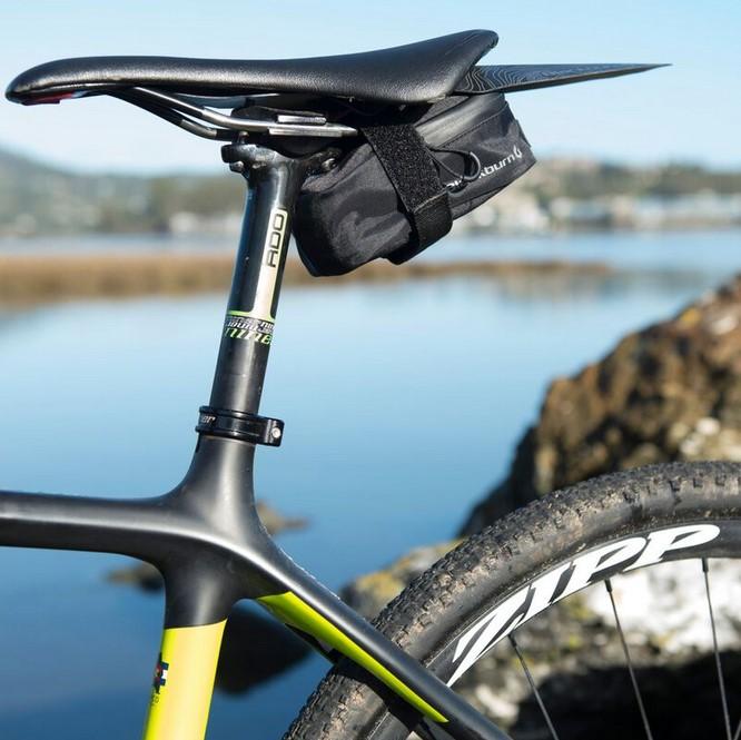 Actual product image Blackburn Grid Mtb Seat Bag Schwarz, Wasserdicht, Reflektierend (Luggage carrier bag)