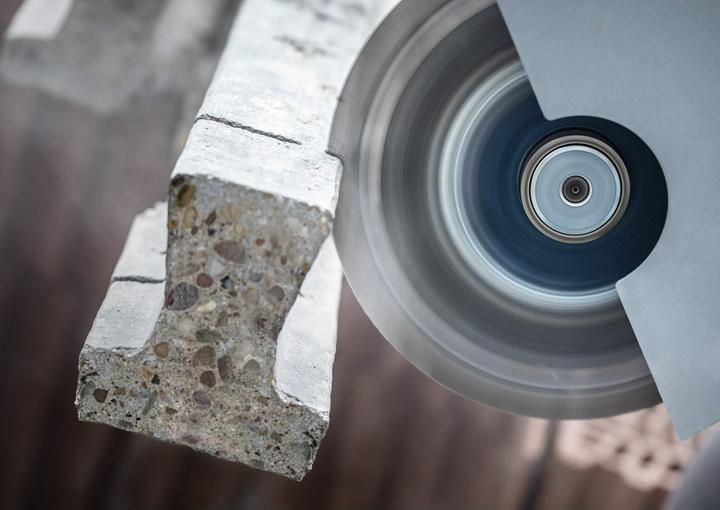Produktbild Bosch Professional Zubehör EXPERT MultiMaterial Diamanttrennscheiben, 230 x 22,23 x 2,4 x 15 mm