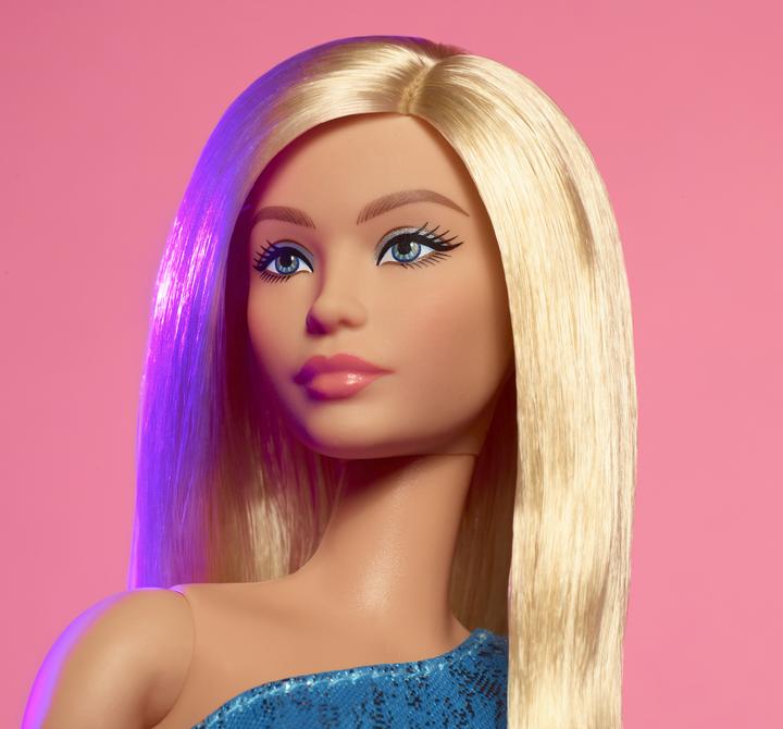 Image du produit Barbie Signature Looks 23 - Blonde, Robe bleue