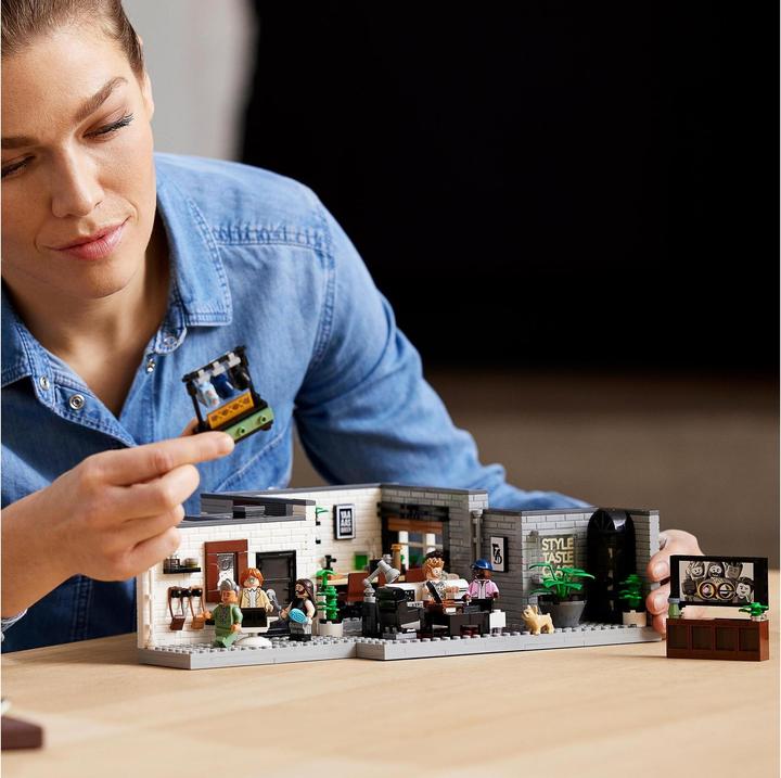 Produktbild LEGO Queer Eye - The Fab 5 Loftas (10291) (10291, LEGO Creator Expert, LEGO Seltene Sets)