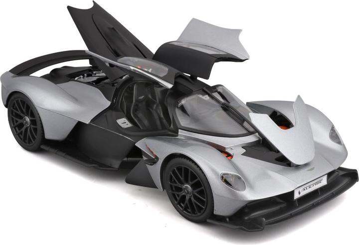 Actual product image Maisto Aston Martin Valkyrie 2022 1/18 silver
