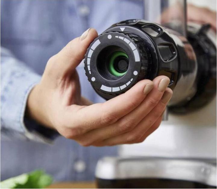 Actual product image Omega Juicers MM900