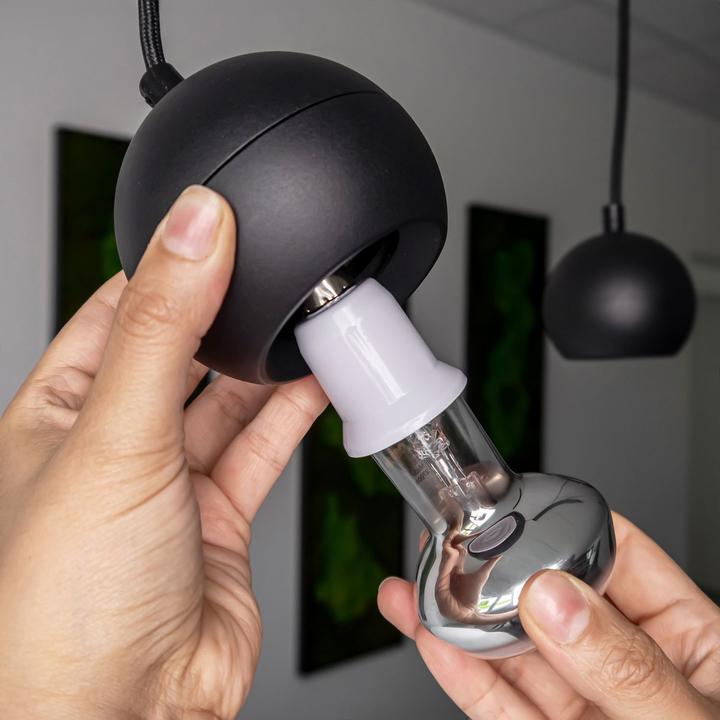 Produktbild Intirilife E14 auf E27 Lampensockel Adapter
