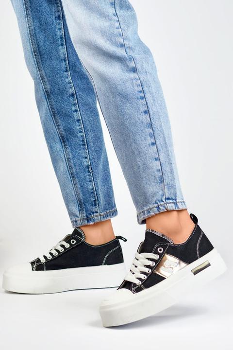 Primo Sneakers model