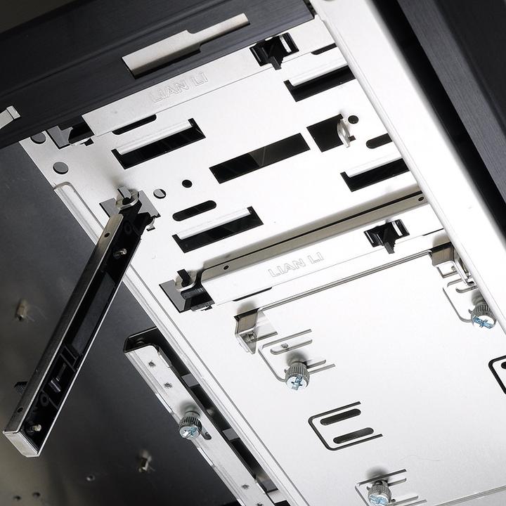 Actual product image Lian-Li Pc-A79b (HPTX, XL-ATX, E-ATX, mATX, ATX)