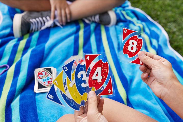 Actual product image Mattel Games Uno H2O To Go Card Game (German)