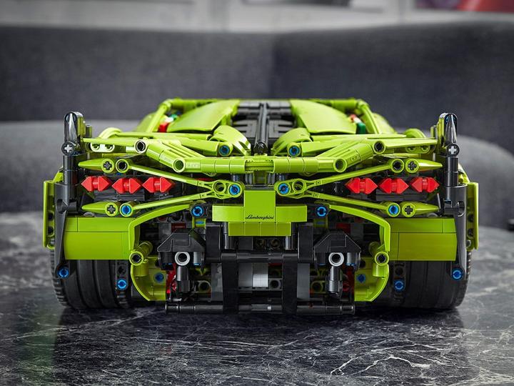 Actual product image LEGO Lamborghini Sián FKP 37 (42115, LEGO Technic, LEGO Rare Sets)