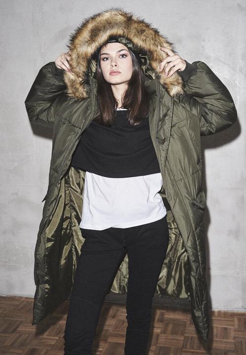 Image du produit Urban Classics Manteau oversize en fausse fourrure pour dames (XS)