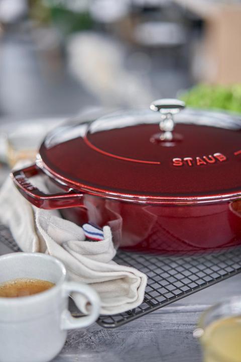Produktbild Staub 40511-512-0 Bräter mit Chistera, Induktionsgeeignet, Gusseisen, Grenadine (24 cm, Bräter + Schmortopf, Gusseisen)
