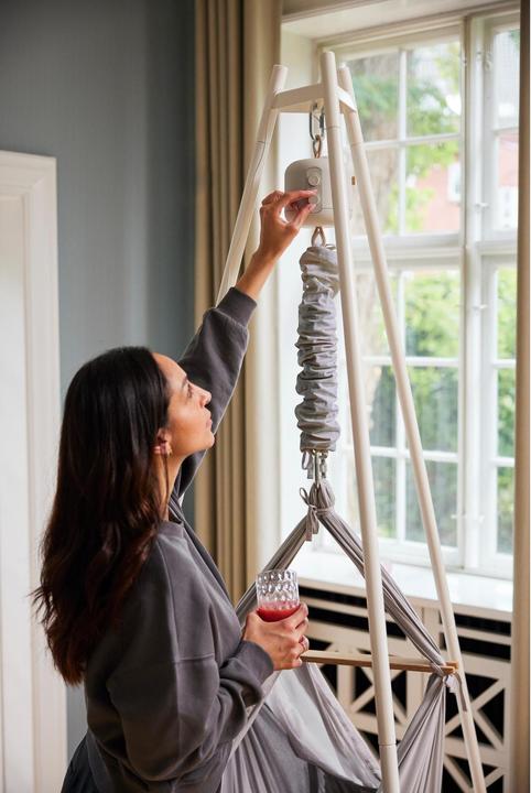 Produktbild Membantu Set mit Ständer mit Federwiege Zwillinge Premium und Motor LeeLo01 (Cozy Cradle)