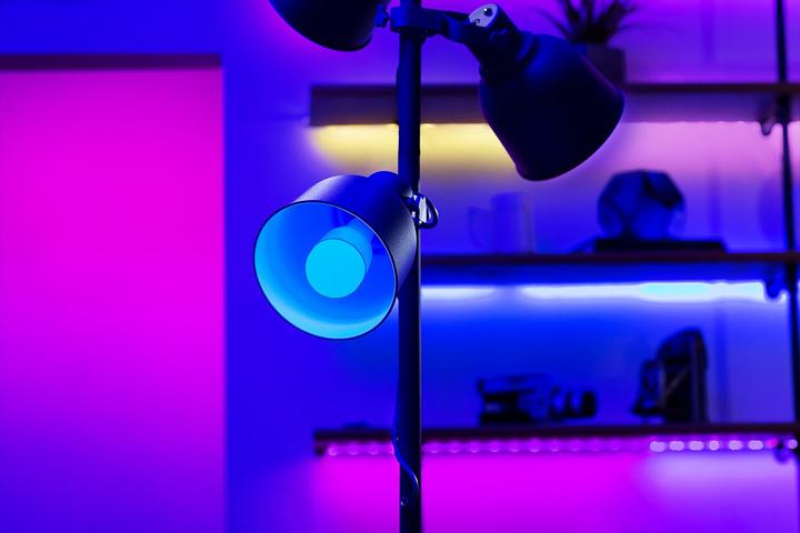 Produktbild Razer Aether Smart-Glühbirne (E27) - RGB-LED-Glühbirne für Smart Homes (E27, E26, 9 W, 800 lm, 1 x, F)