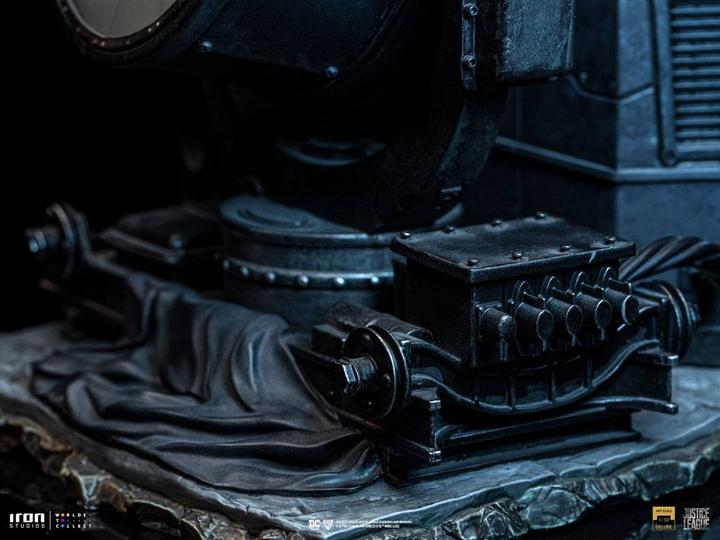 Produktbild Iron Studios Zack Snyder's Justice League Deluxe Art Scale Statue 1/10 Batman on Batsignal 28 cm
