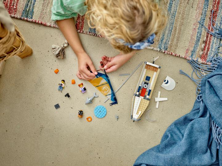 Actual product image LEGO Sailboat (60438, LEGO City)