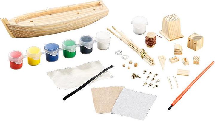 Produktbild Playtastic 3er-Set Schiff-Bausätze Fischkutter, Flaggschiff & Schlepper, aus Holz
