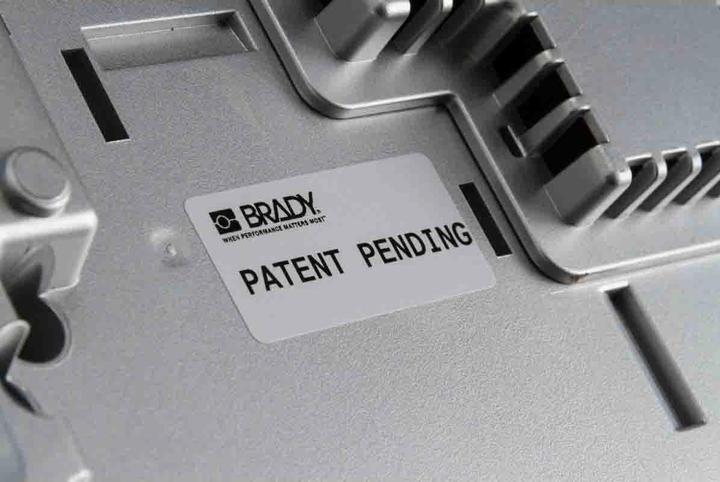 Image du produit Brady People ID MetaLabel Ruban de création d'étiquettes noir sur argent