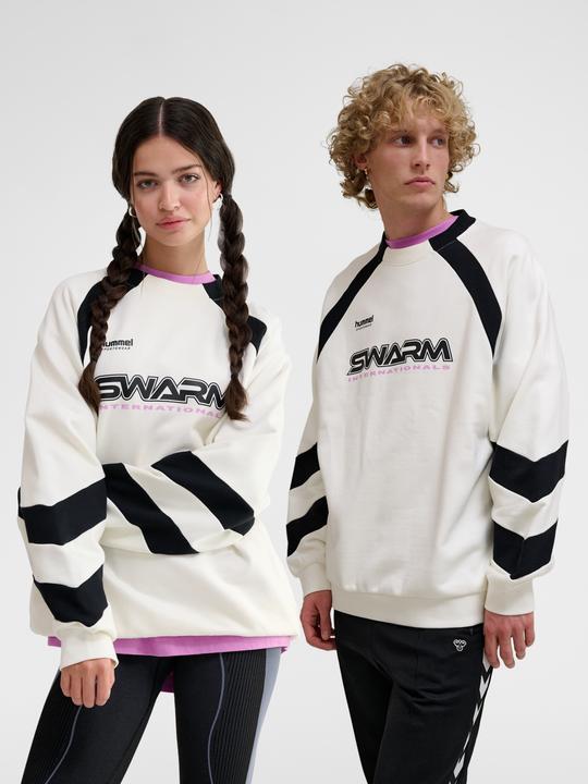 Actual product image hummel Hmloversized Crew Sportswear Swarm (M)
