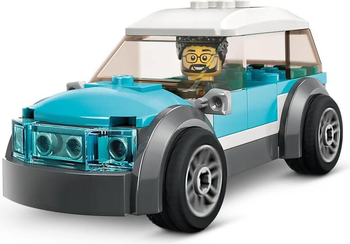 Actual product image LEGO Family home with electric car (60398, LEGO City)