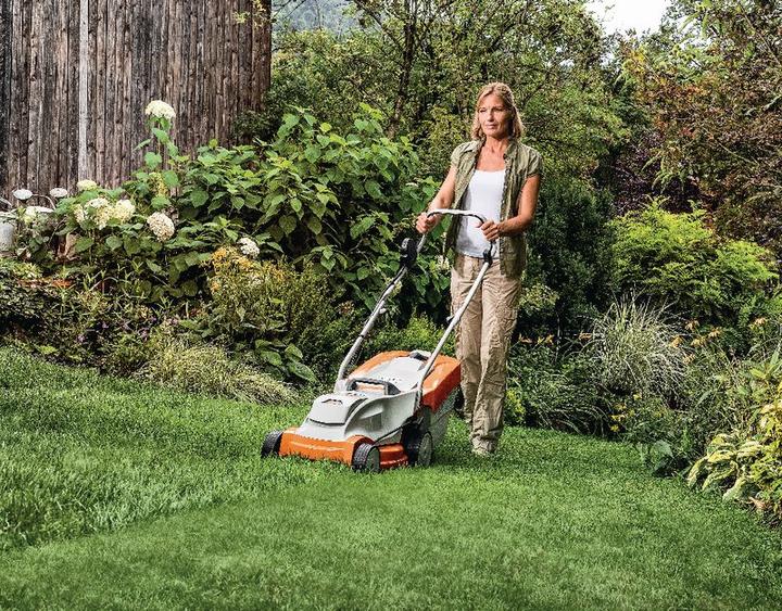 Actual product image Stihl Cordless lawn mower (Rechargeable battery operated)