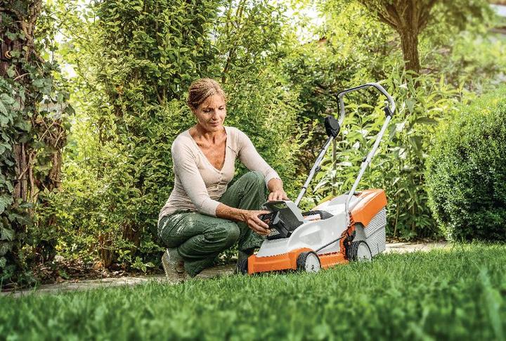 Actual product image Stihl Cordless lawn mower (Rechargeable battery operated)