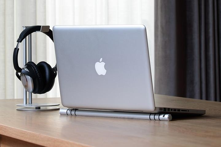 Produktbild Just Mobile Cooling Bar, Stylische Notebook Unterlage, Alu