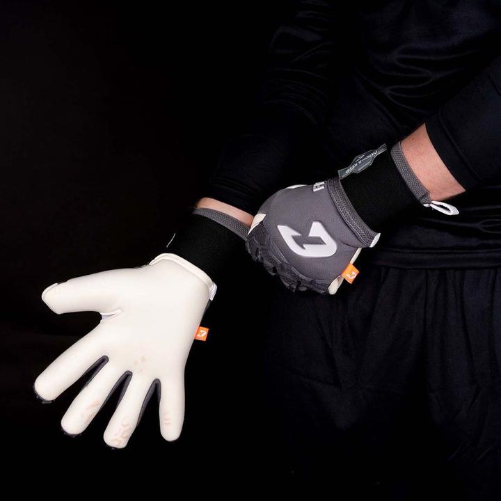 Produktbild Catch & Keep Fussballhandschuhe Fly Grey Soul Gr. 8 Grau Torwart Keeper Goalie Handschuhe (8)