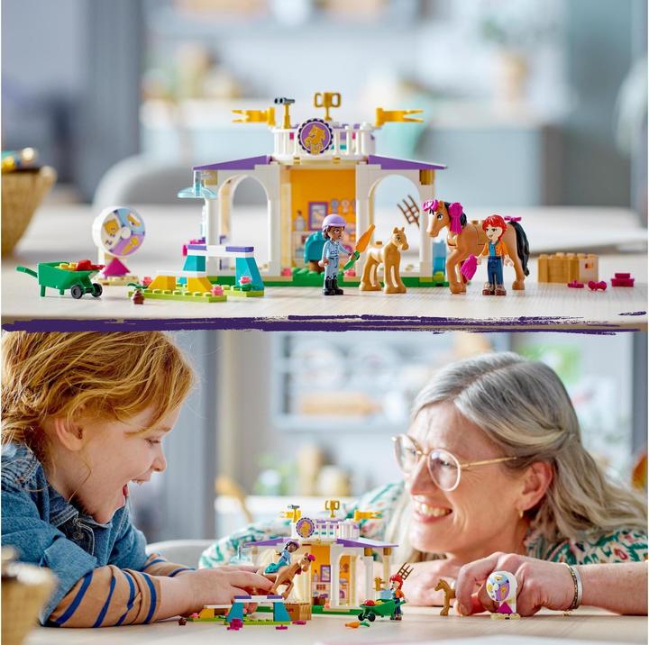 Actual product image LEGO Riding school (41746, LEGO Friends)