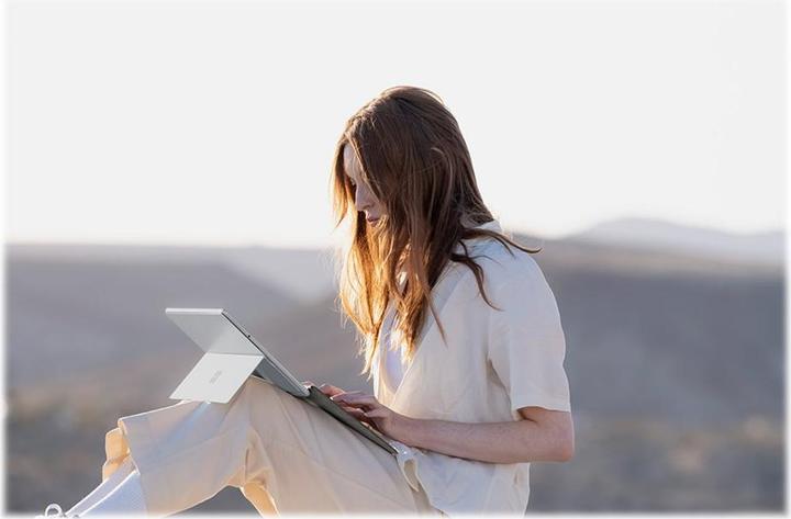 Produktbild Microsoft Surface Pro Signature Keyboard mit Slim Pen 2 (DE, Docking)