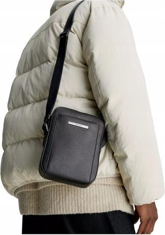 Produktbild MGA Moderne Bar Reporter S-Tasche Schwarz (49% POLYURETHANE, 51% RECYCLED POLYESTER)