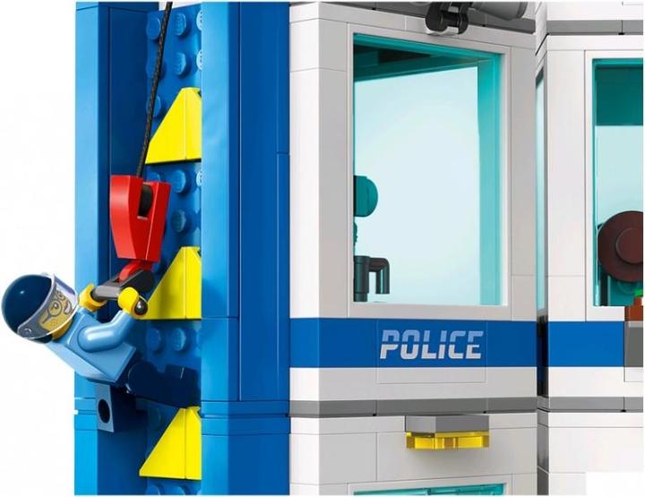 Actual product image LEGO 60372 Police School (60372, LEGO City)