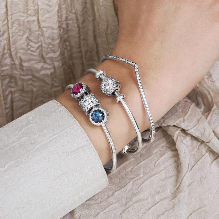 Actual product image Pandora Charms/Beads Midnight Blue Radiant Wreath of Hearts (Silver)