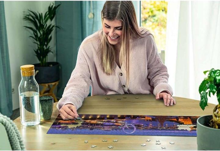 Actual product image Ravensburger London by night panorama puzzle (1000 pieces)