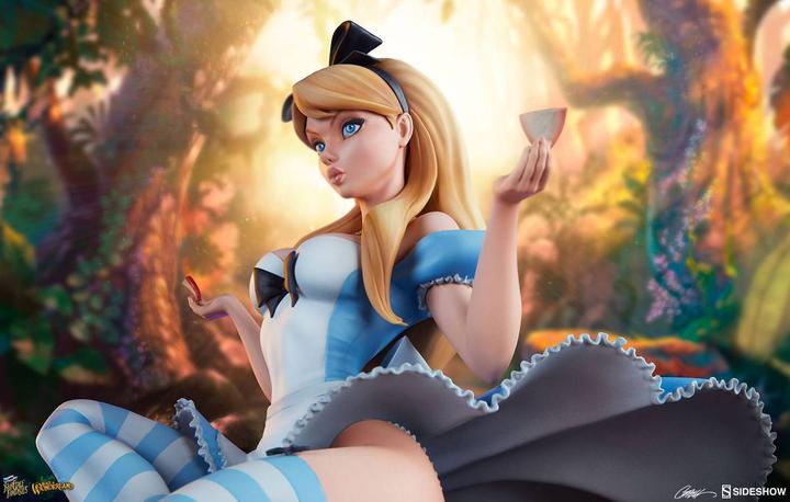 Actual product image Sideshow Fairytale Fantasies Collection "Alice in Wonderland" Statue