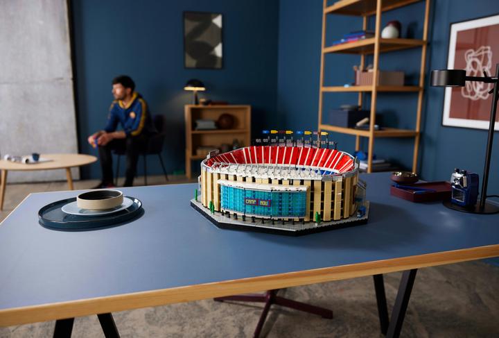 Actual product image LEGO ICONS CAMP NOU - FC BARCELONA 10284 (10284, LEGO Creator Expert, LEGO Rare Sets)