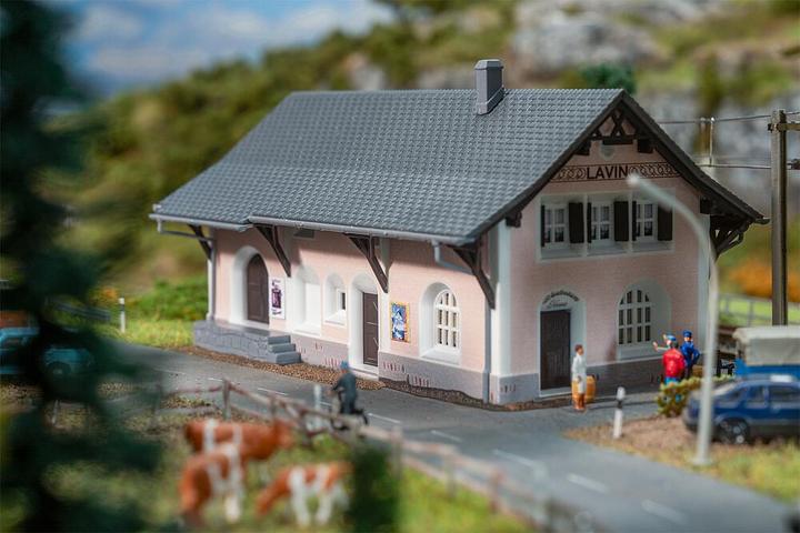 Actual product image Faller Bahnhof Lavin