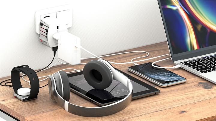 Actual product image Skross Travel adapter MUV USB