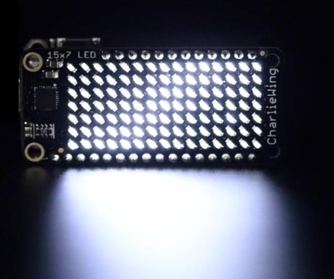 Image du produit Adafruit Matrice d'affichage LED CharliePlex 15x7 FeatherWing Whi (Écran)