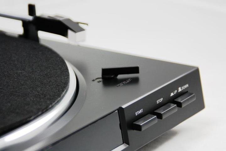 Actual product image Dual Dt 210 USB (Entry level, Automatic)