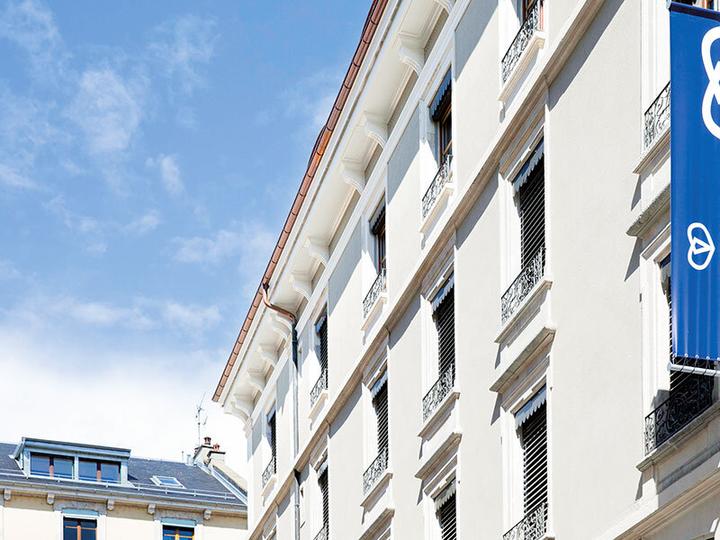 Immagine prodotto Smartbox Soggiorno nel cuore di Ginevra: notte in hotel 4* con bottiglia di prosecco (2 pers.)