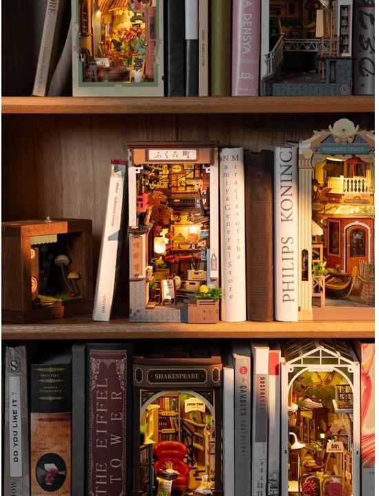 Actual product image Robotime Bausatz Sakura's Weinstrasse, Modell Art: Book Nook