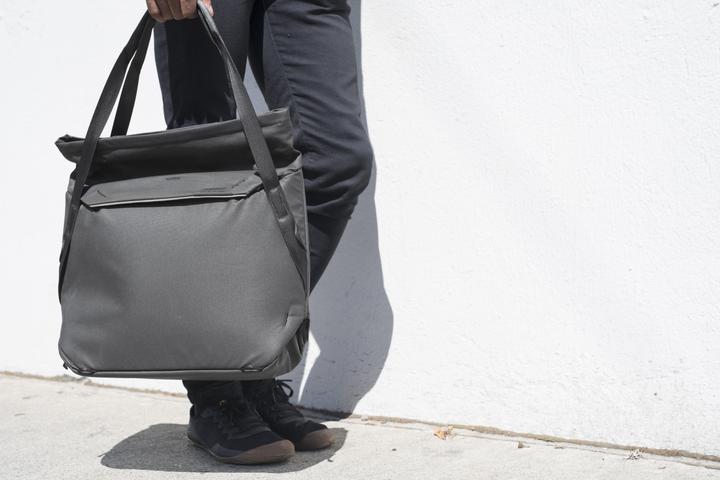 Image du produit Peak Design Everyday Tote (Sac à bandoulière pour appareil photo, 15 l)