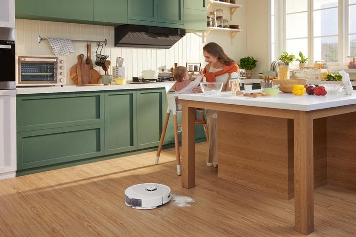 Actual product image Roborock Q8 Max (Vacuum mopping robot)