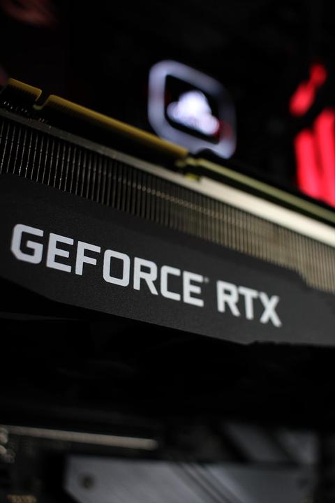 Produktbild Mifcom Savage RTX2080Ti Ultimate (Intel Core i9-9900K, 32 GB, 1000 GB, GeForce RTX 2080 Ti)