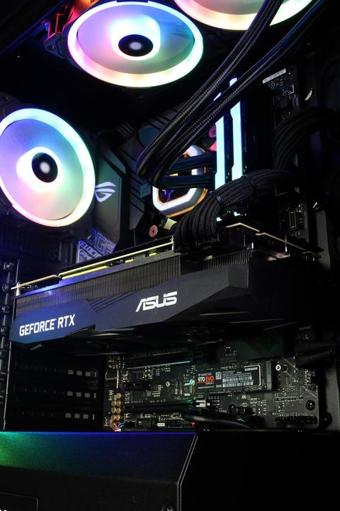 Produktbild Mifcom Spectrum RTX2080Ti Ultimate (Intel Core i9-9900K, 32 GB, 1000 GB, GeForce RTX 2080 Ti)