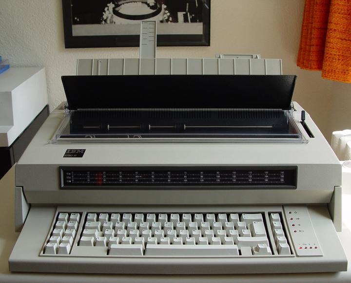 Actual product image IBM 6747-2 Typewriter with 31'000 characters memory