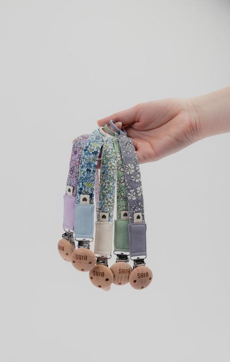Produktbild Bibs x Liberty Schnullerkette, Camomille Lawn Violet Sky (1 x)