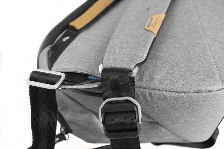 Actual product image Peak Design Everyday Sling (Camera shoulder bag, 10 l)
