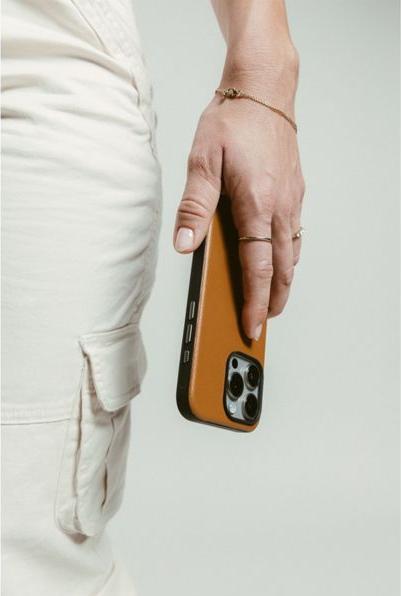 Actual product image Nomad Modern Leather Case (Apple iPhone 16 Pro)