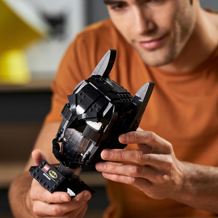 Actual product image LEGO Batman helmet (76182, LEGO DC)